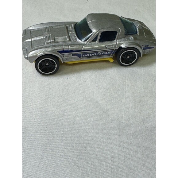 Mattel Hot Wheels ’63 Corvette Goodyear Silver/Yellow Grand Sport DieCast Car - Picture 6 of 8